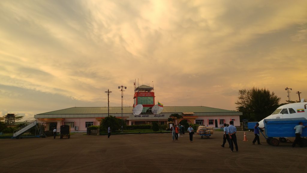 What Travelers Should Check Before Booking Tight Layovers