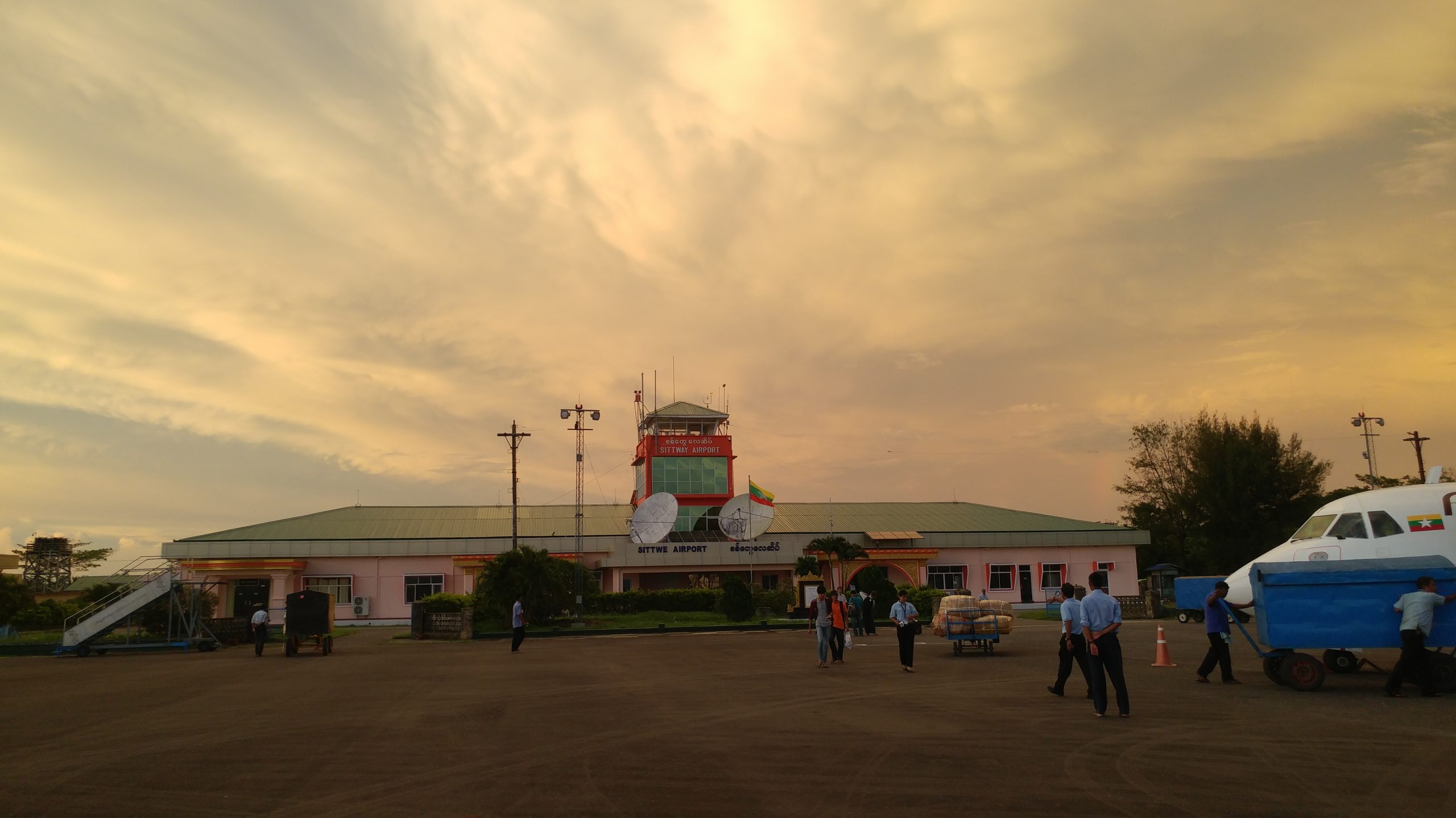 What Travelers Should Check Before Booking Tight Layovers